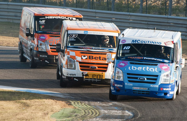 João Baptista (M.Coutinho/Ibertal) vence segunda corrida do Estoril, mas...C.A.M vence segunda edição do Ford Transit Trophy